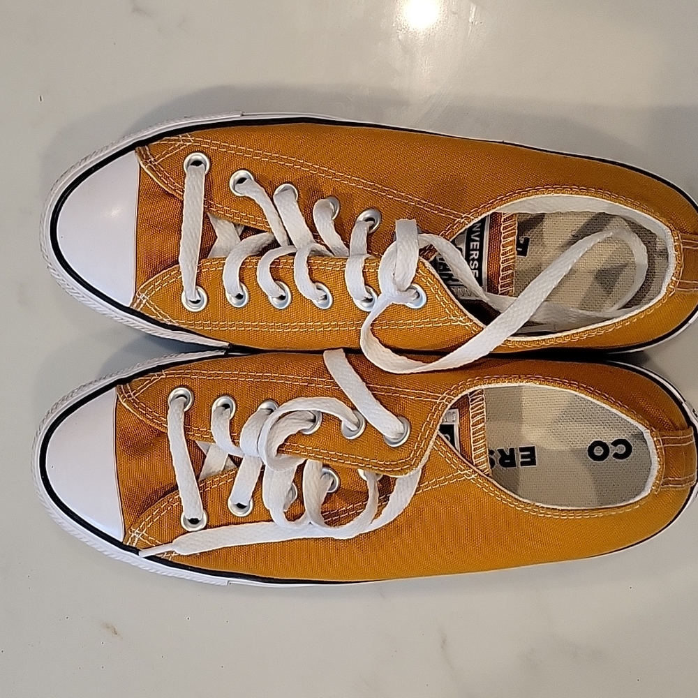 Converse All-Stars mustard size 9 womens/ 7 men's EUC